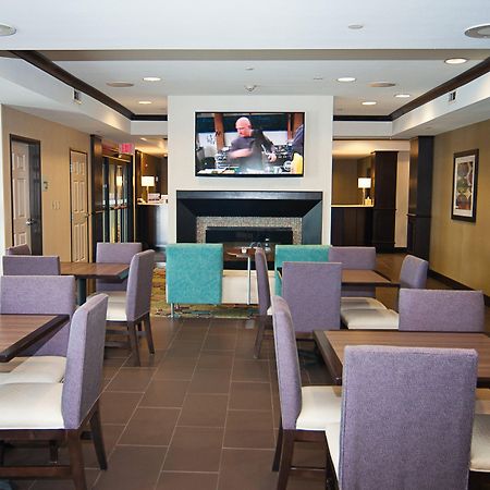 Holiday Inn Express Hotel & Suites Wichita Northeast By Ihg Exterior foto