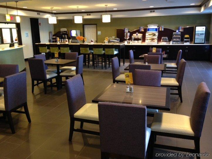 Holiday Inn Express Hotel & Suites Wichita Northeast By Ihg Exterior foto