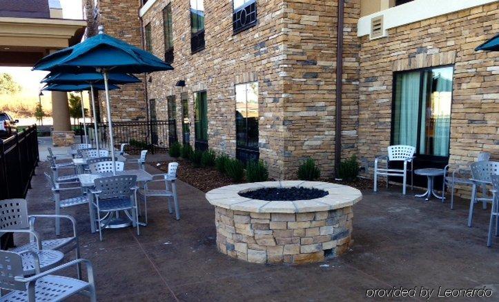 Holiday Inn Express Hotel & Suites Wichita Northeast By Ihg Exterior foto