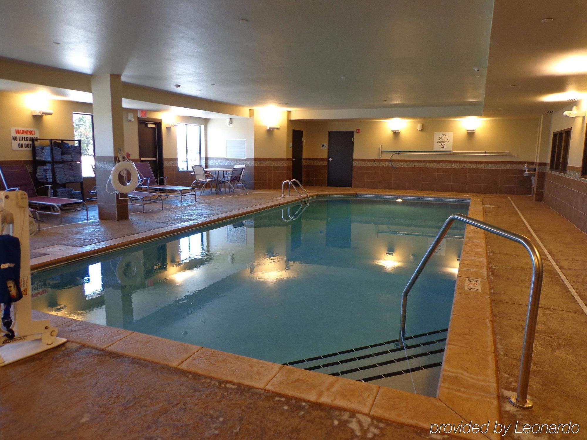 Holiday Inn Express Hotel & Suites Wichita Northeast By Ihg Exterior foto